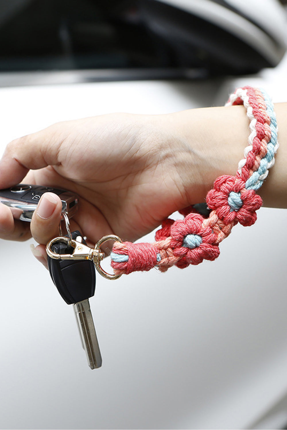 Flower Shape Wristlet Zinc Alloy Closure Macrame Key Chain